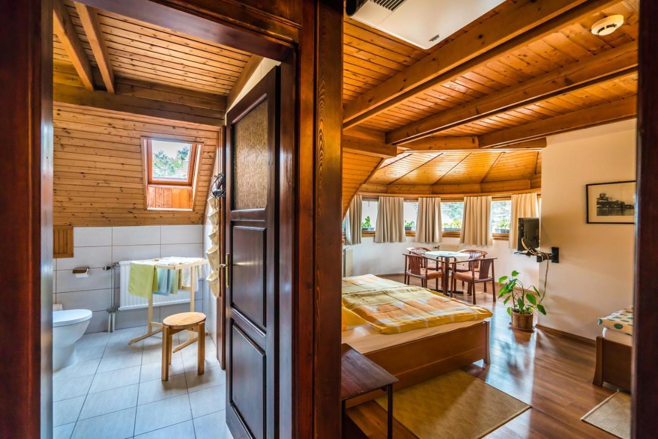 Szent Kristóf Panzió és Apartmanok Esztergom Exterior foto