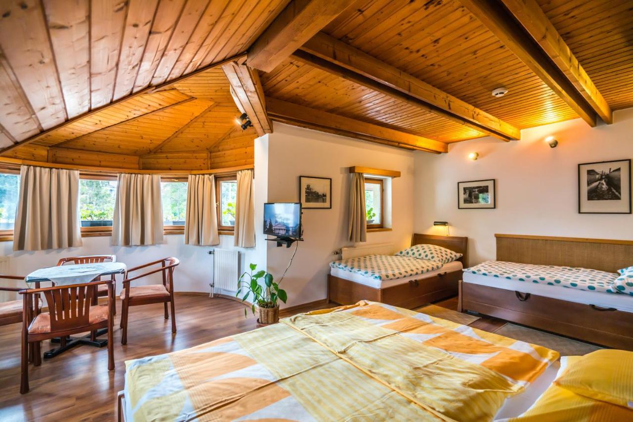 Szent Kristóf Panzió és Apartmanok Esztergom Exterior foto