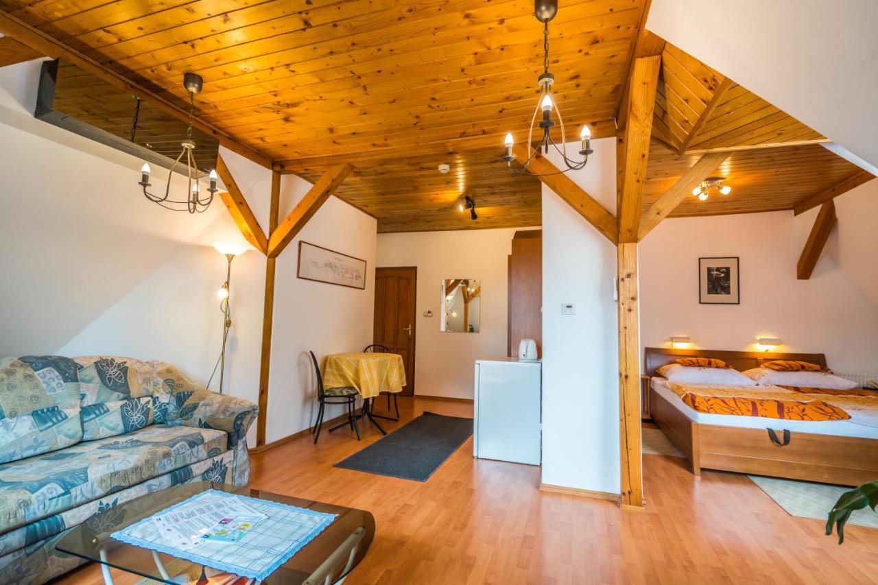 Szent Kristóf Panzió és Apartmanok Esztergom Exterior foto