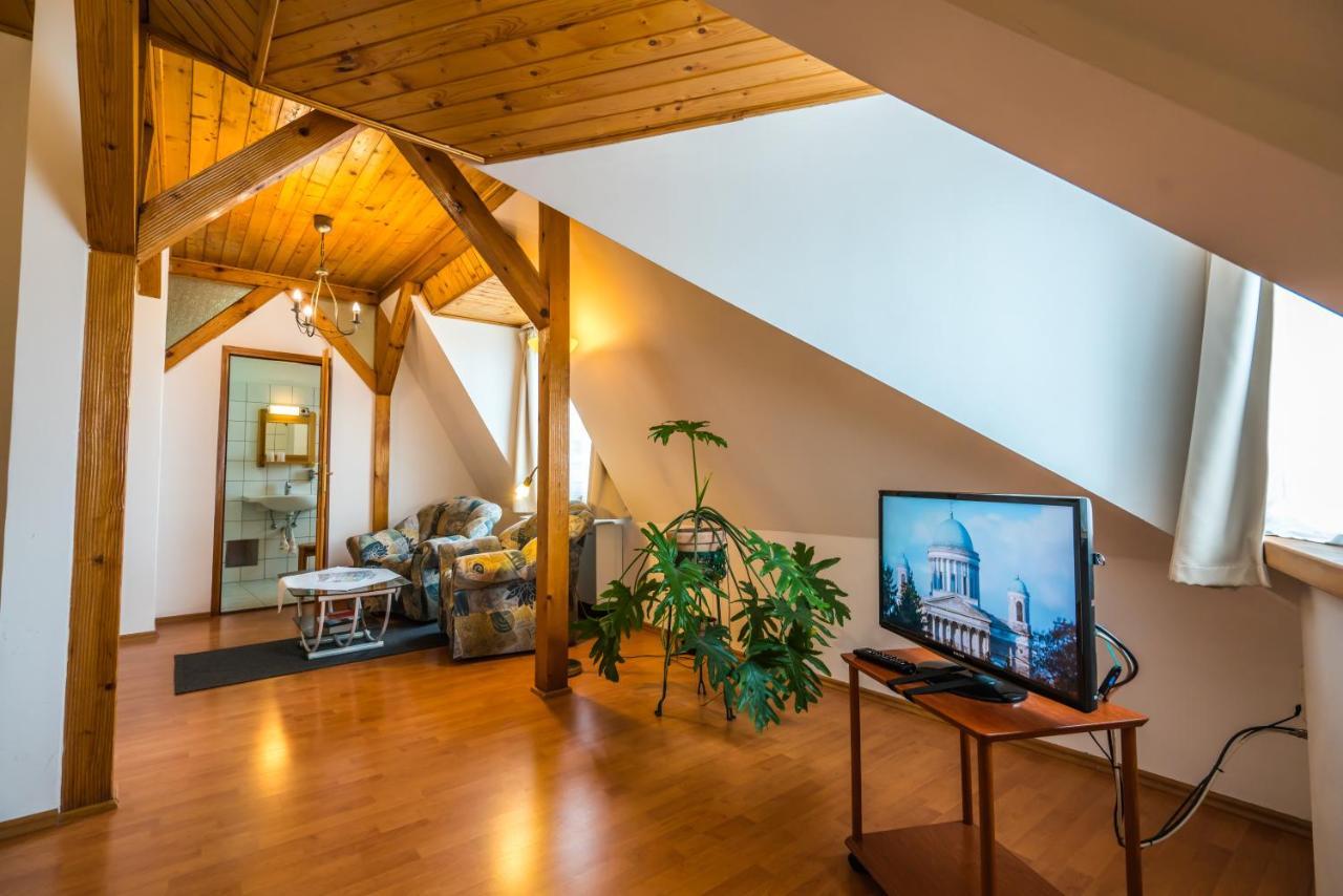 Szent Kristóf Panzió és Apartmanok Esztergom Exterior foto