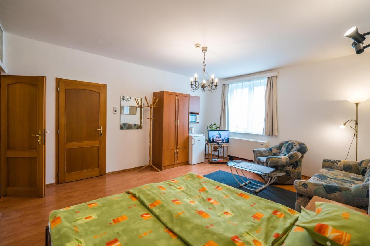Szent Kristóf Panzió és Apartmanok Esztergom Exterior foto